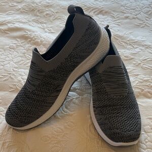 Tommy Bahama  knit jogger memory foam slip-on sneakers.  Nwots 7.5